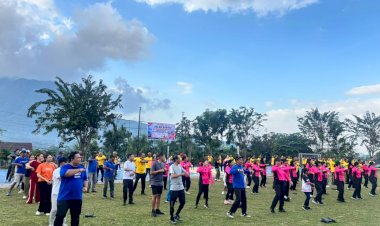 Bangun-Kebersamaan-dan-Sinergitas,-Polres-Manggarai-Timur-Gelar-Olahraga-Bersama-Hari-Bhayangkara-ke-80-Tahun-2026
