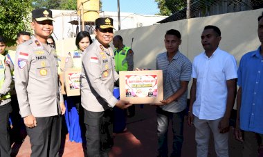 *Kapolda-NTT-Bagikan-100-Paket-Sembako,-Wujud-Kepedulian-Polri-kepada-Masyarakat-di-HUT-Bhayangkara-ke-80*