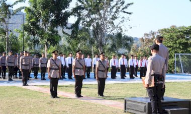Kapolres-Manggarai-Timur-Pimpin-Upacara-Pelantikan-Kabag-Log-dan-Serah-Terima-Jabatan-Kapolsek-Borong