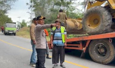 Respons-Cepat-Pascagempa-Kapolres-Manggarai-Timur-Koordinasikan-Alat-Berat-Buka-Akses-jalur-Menuju-Pengungsi-di-Dampek