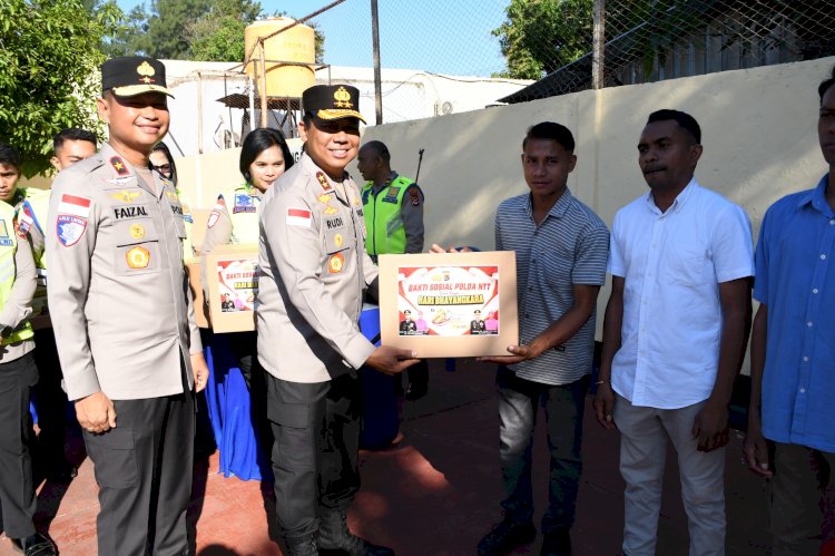 *Kapolda NTT Bagikan 100 Paket Sembako, Wujud Kepedulian Polri kepada Masyarakat di HUT Bhayangkara ke 80*