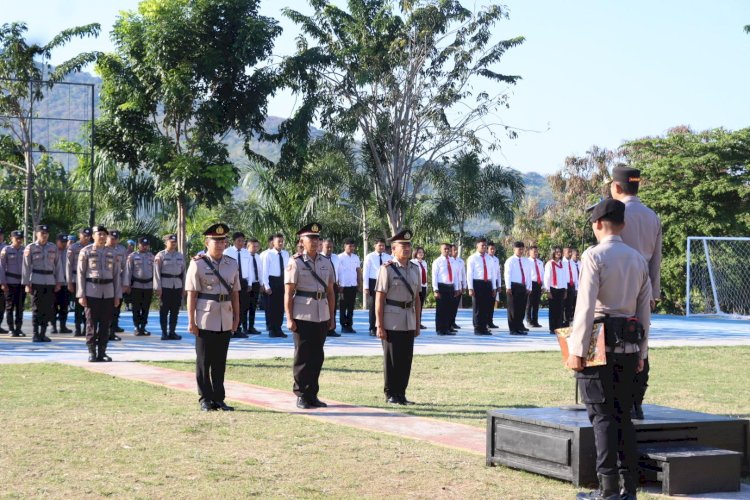 Kapolres Manggarai Timur Pimpin Upacara Pelantikan Kabag Log dan Serah Terima Jabatan Kapolsek Borong