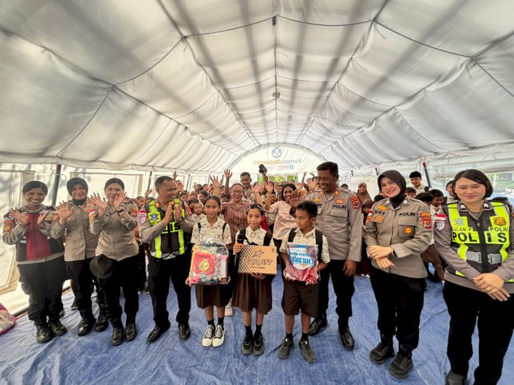 Polisi Hadir untuk Anak Negeri, Sat Lantas dan Polwan Polres Manggarai Timur Salurkan Bansos dan Gelar Trauma Healing di SDI Kota Ndora